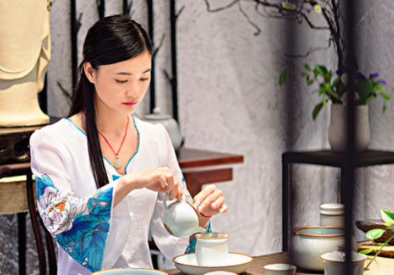 考中级茶艺师证来自大概要多少钱?