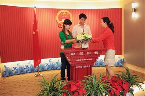 民政局上班时间是几点？注册要带什么证件？
