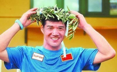 首届奥运会上来自，组委会向获奖运动员献花环，冠军的花环是用什么编360问答织的