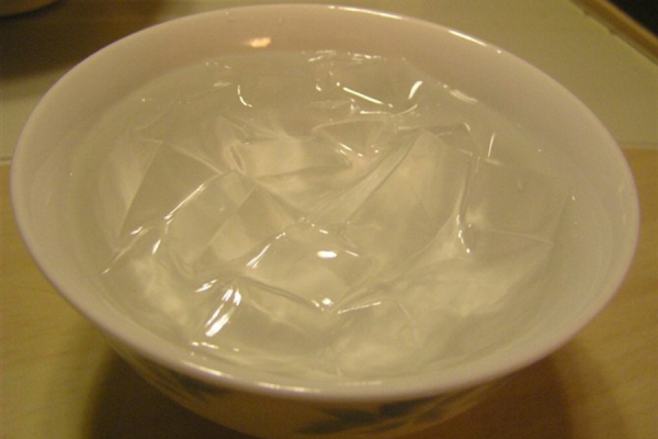 吉利丁粉和白凉粉一样吗？