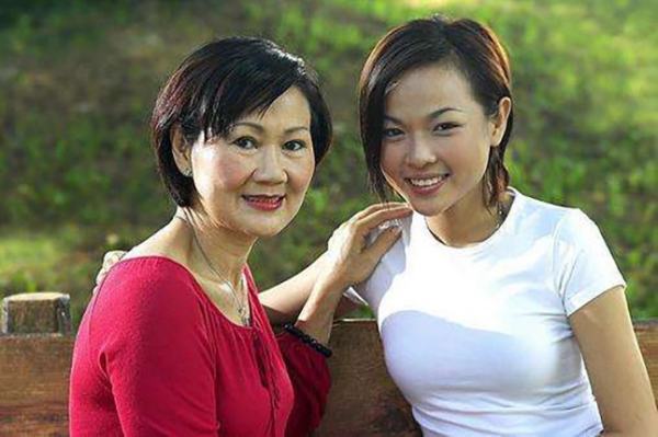 你女儿是我女儿居阶溶冲味区待洋官早吧的妈妈，那么我是你的谁，如何回答？