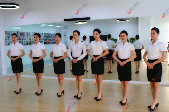 当一名空来自姐要什么学历?有什么要求