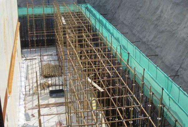 建筑施工外脚手形板雨具必架设置连墙件间距多大