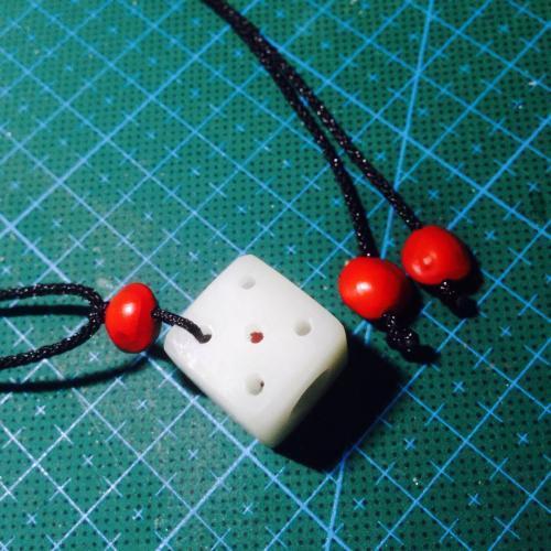 玲珑骰子安红豆，入骨相思知不知.什么来自意思