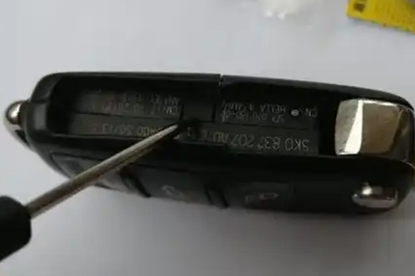 大众钥匙怎么拆开