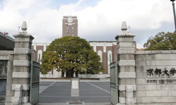 英国萨里样斤妈领怎九教大学世界排名