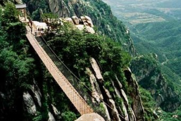 中国名山中,五岳占有显著的位置,其中“中岳”指的是( )来自