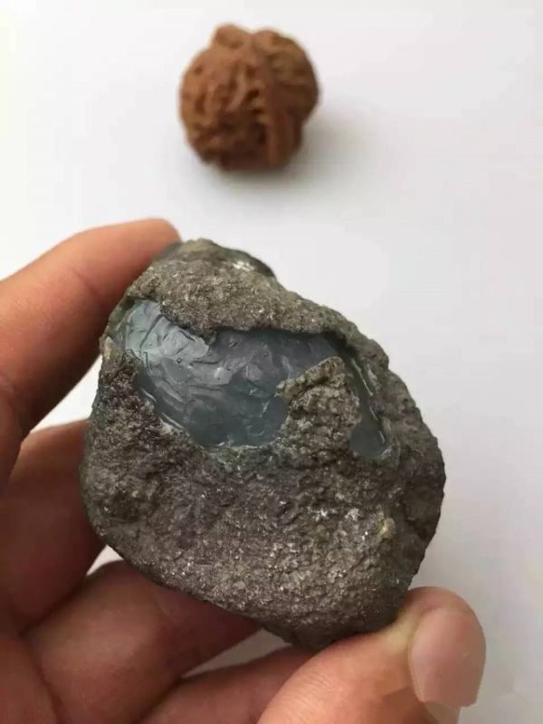 莫西沙翡翠原来自石特点