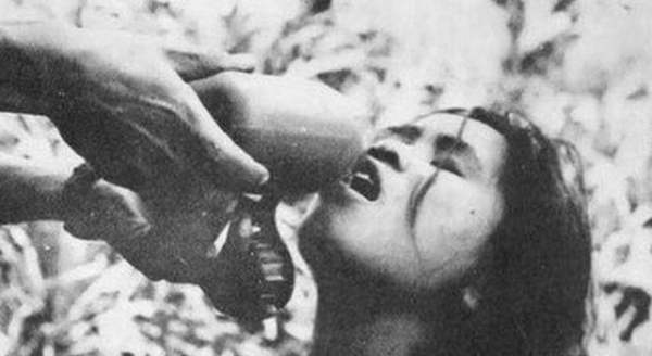 二战苏联士兵拉日本女战俘进深山，没羞没