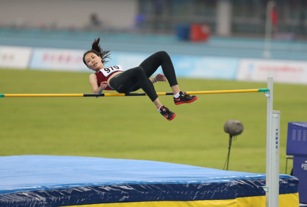 曙光小学溶静宗使以往的跳高记录是1.3m。王平的跳高成绩图儿书木比这一记录高了1转压应望象市验小0%，王平的跳高成绩是多少？