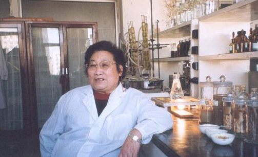 屠呦呦个人生平急事迹