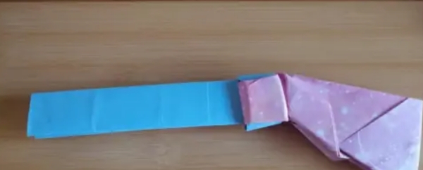 用纸做的手工枪可发射子弹98k