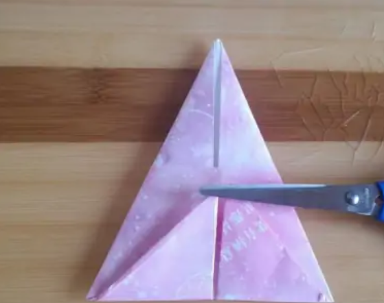 用纸做的手工枪可发射子弹98k