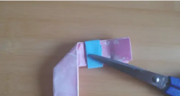 用纸做的手工枪可发射子弹98k