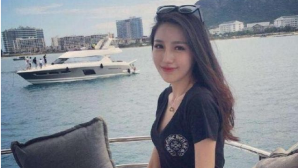 怎样和女孩聊天不冷场.本人嘴笨，求玉罗娘高人指点.
